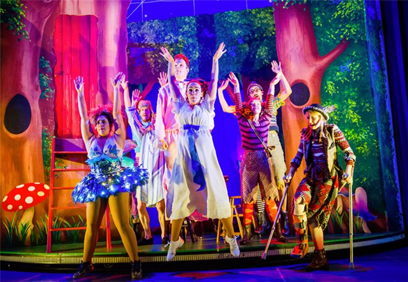 Peter Pan Goes Wrong Tickets, Show Info & Dates Apollo Theatre London