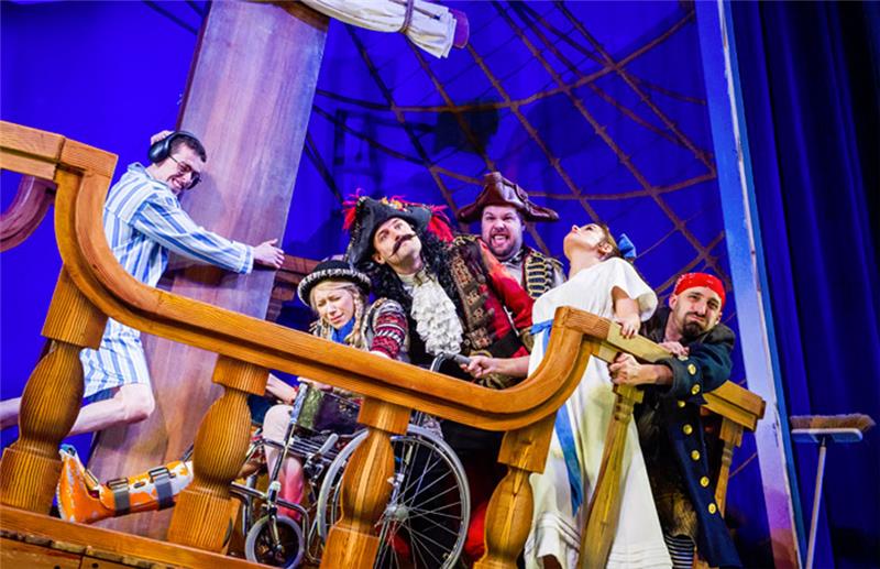 Peter Pan Goes Wrong Tickets, Show Info & Dates Apollo Theatre London